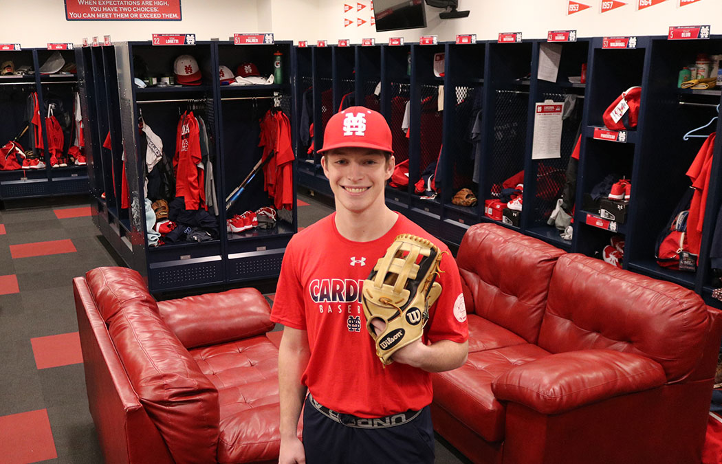 Baseball alumni prove giving is contagious